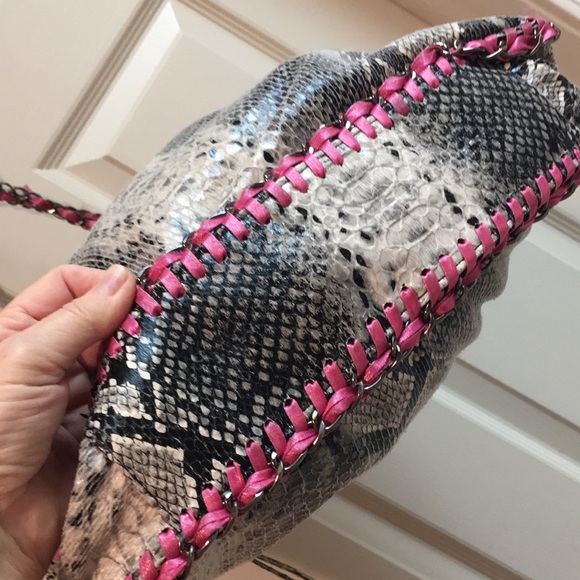 Snake Print Chain Strap Shoulder Bag - Picture 10 of 15